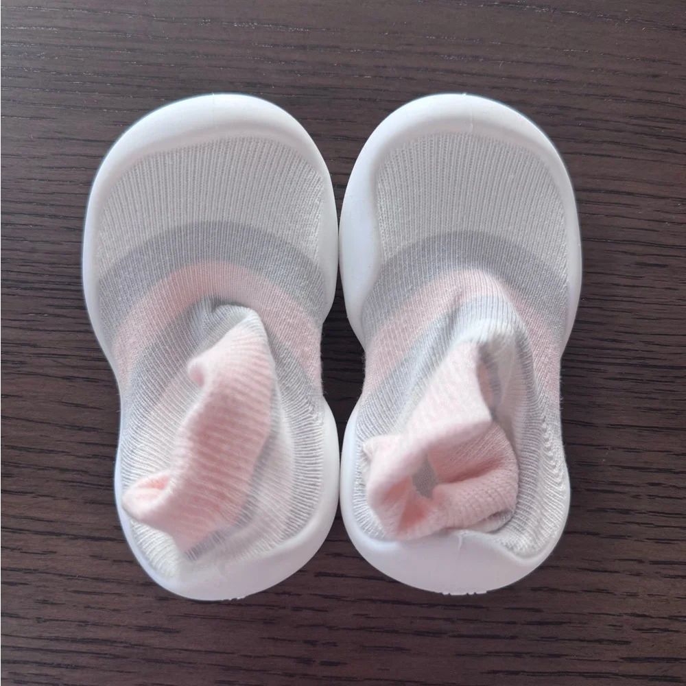 Tiny Explorings Size 6-12 Months Brand New Soft Pink and Gray Kids Sock Shoes